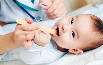 Ini Pengobatan Alami untuk Atasi Sakit Tenggorokan pada Bayi